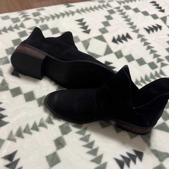 Steve Madden Black Ankle Booties - Picture 2 of 3